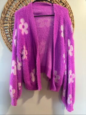 Super Soft Source Unknown Fuzzy Flower Open Cardigan in Bright Magenta and White